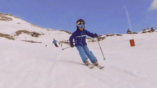 Ayrton is a child prodigy skier, the son of a friend. You have the opportunity to contribute to its success from 10,00 EUR. For more information, click here.