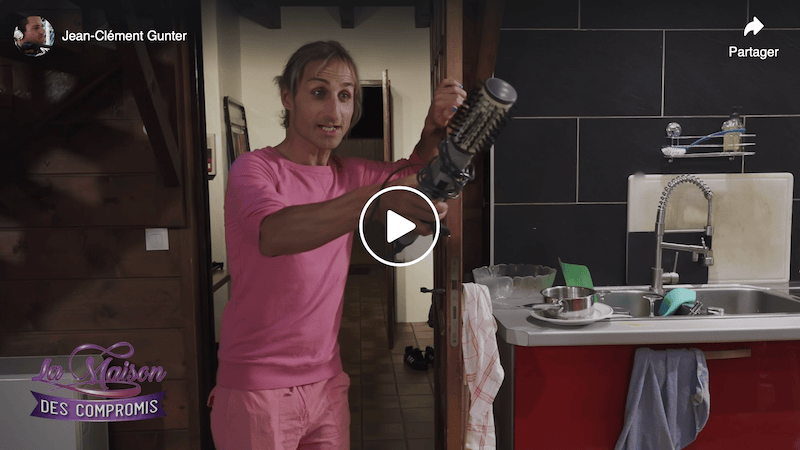 Téléréalité et compromis : les candidats de La maison des compromis ont dû faire des compromis avec Dadyday. :-D La téléréalité La maison des compromis disponible en VOD sur VimeoOnDemand.