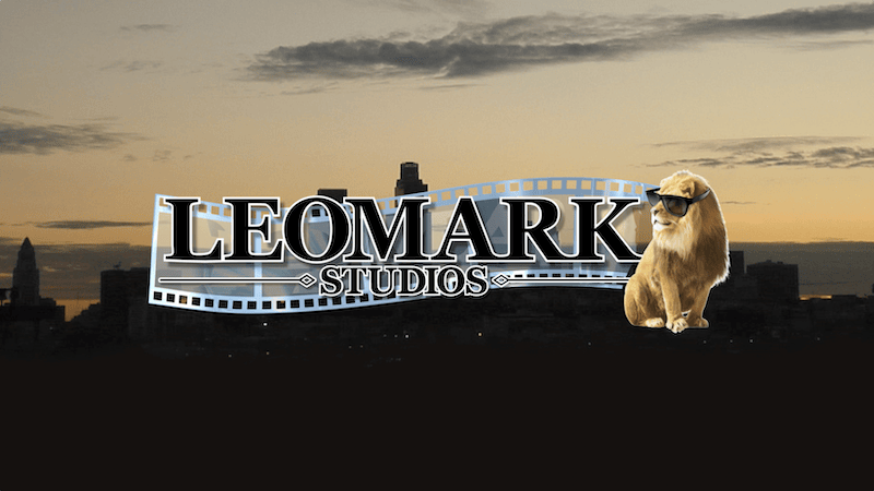 Distributeur de films : aujourd'hui je voulais vous parler de l'entreprise américaine basée à Los Angeles qui distribue mes films depuis plus de cinq ans : Leomark Studios. Grâce à Erik Lundmark et son équipe, les films de JCG Production sont de plus en plus visibles dans le monde entier et le succès est au rendez-vous. Une entreprise formidable  ! Merci Leomark Studios.
Logo : © Leomark Studios.