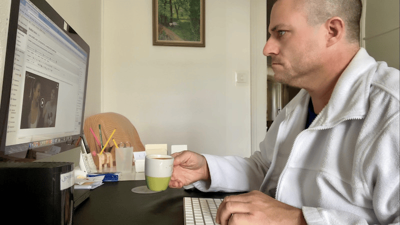 Optimisation référencement naturel SEO, algorithme de Google : actuellement, je travaille sur le référencement naturel du site. C'est un très gros travail, surtout le blog qui a presque 400 articles, mais cela en vaut la peine. L'Internet a beaucoup changé et les moteurs de recherche sont devenus très exigeants. Google représente plus de 90 % des recherches.  Je bosse aussi sur les dernières préparations du tournage de la téléréalité La maison des compromis 2 ainsi que sur les sous-titres anglais de La maison des compromis 1. Je vous souhaite un bel été.