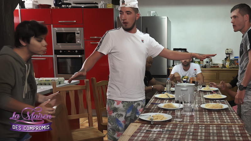 Énormes clashs dans la série téléréalité La maison des compromis : c'est un épisode mémorable de La maison des compromis diffusé cette semaine sur TVM3 et www.TVM3.tv. Si vous avez loupé l'épisode 10 - Pâtes à la carbonaclash mercredi à 19 h 30 et jeudi à 14 h, l'épisode sera rediffusé dimanche à 16 h et lundi à 22 h. Aussi disponible en replay.