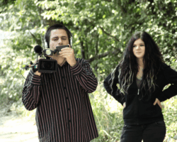 Tournage film d'horreur Pourquoi nous ! "Why Us?" avec une comédienne/actrice. Un film de peur.