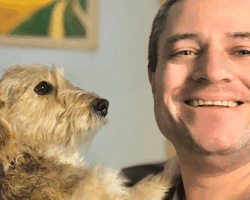 Jean-Clément Gunter, réalisateur/producteur(notamment de la téléréalité La maison des compromis) - La petite Lola, chienne d'amour - Il adore les animaux.