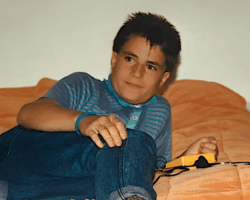 Futur réalisateur/producteur de films/télé-réalité - Le meteur en scène Jean-Clément Gunter (de nationalité suisse, né à Genève) - Il a notamment réalisé "Decadence", "Forest of Demons", "Consequence of Lust" et "House of Compromises" - Son entreprise est JCG Production.