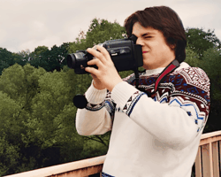 Le réalisateur de films d'horreur à l'âge de 15 ans - Jean-Clément Gunter a commencé le tournage de 3 psychopathes "3 Psychopaths" en 1989 (un film d'horreur gore). Disponible en streaming/DVD et en VOD/AVOD.