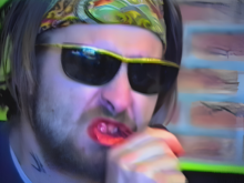 Des tueurs avec masques dans ce film d'horreur gore/violent - Film d'horreur avec une scène érotique - Le film 3 psychopathes/3 psychopaths.