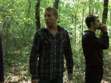 Film lugubre/malsain et sombre/dans la nuit, le film found-footage Pourquoi nous ! pour faire frissonner - Un long-métrage gore/sanglant en streaming.