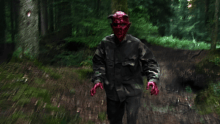 Un film d'horreur/gore de peur, érotique/sexy avec des démons/démones - Film disponible sur les plateformes de streaming gratuitement en AVOD - Le film La forêt des démons pour les fans de films d'horreur.